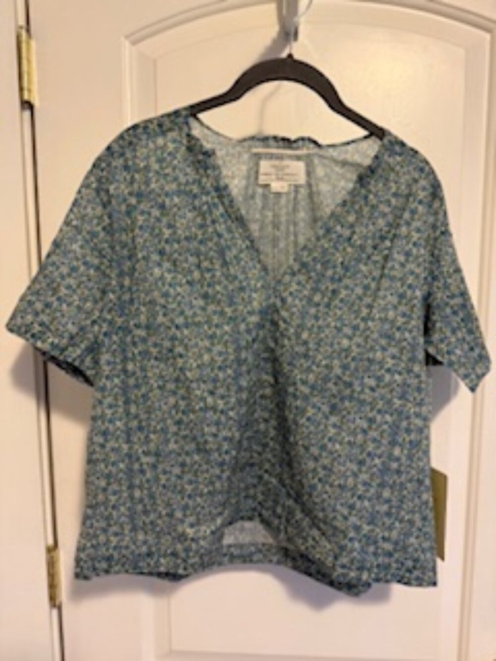 Trovata Birds of Paradis Short Sleeved V-neck Blouse NWT